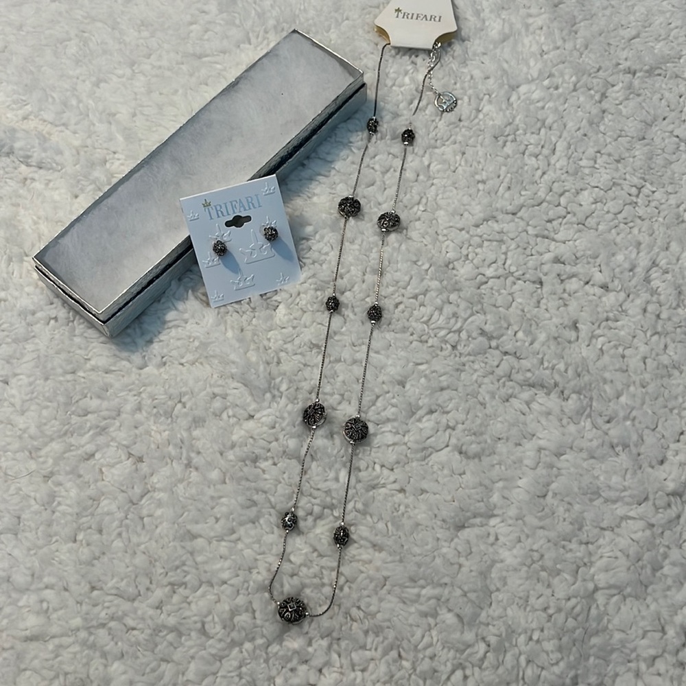 Trifari necklace with matching earrings. Black and silver.